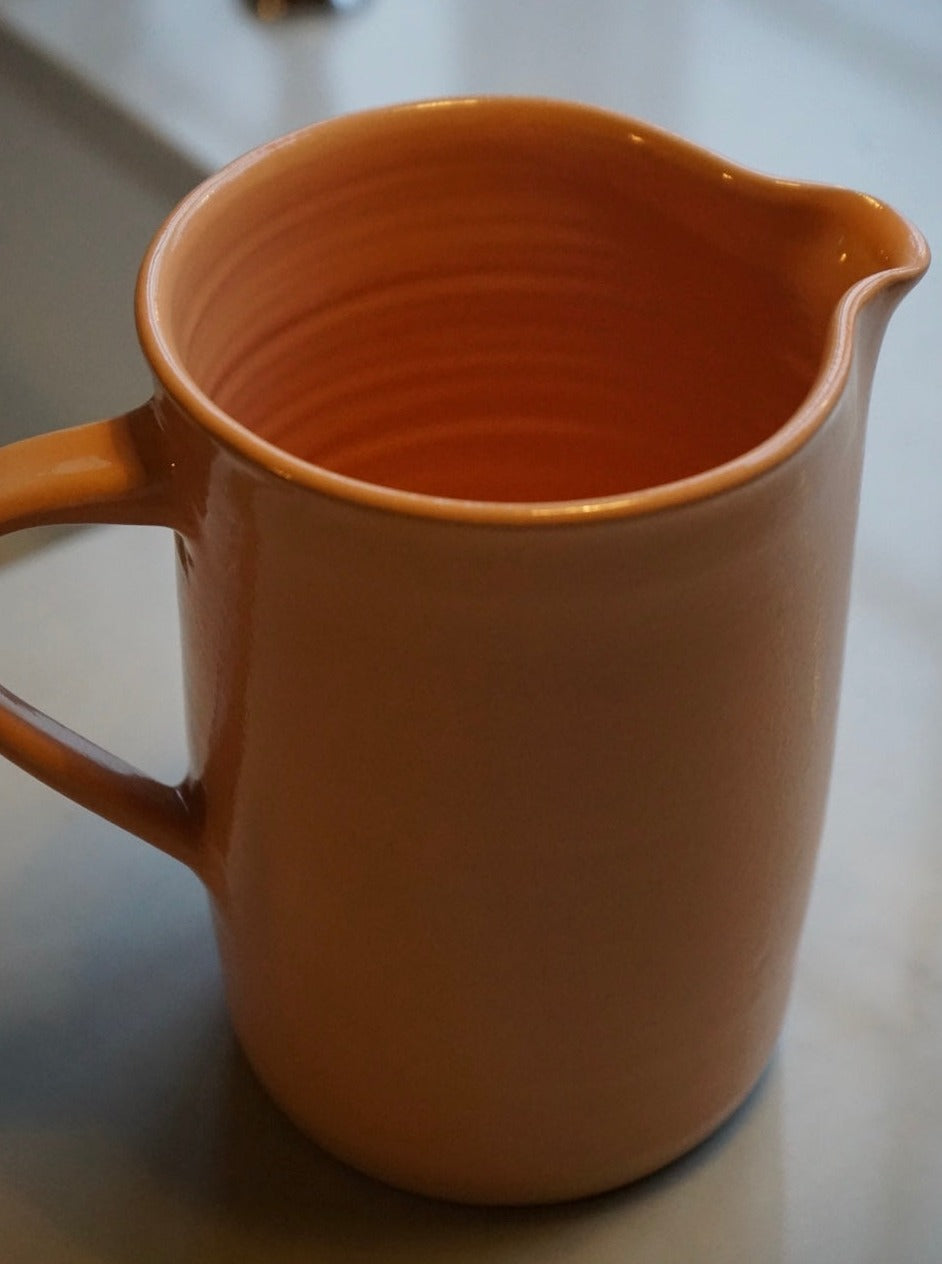 Stor mugge/ kanne i keramikk