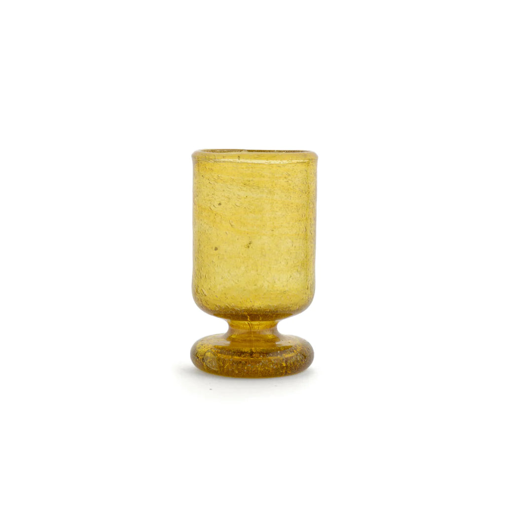 Håndblåst glass på fot